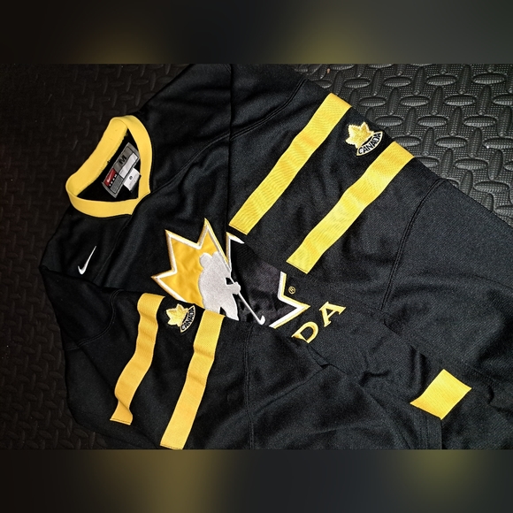 2013 IIHF Nike Team Canada Nike Live Strong hockey jersey - Picture 3 of 10